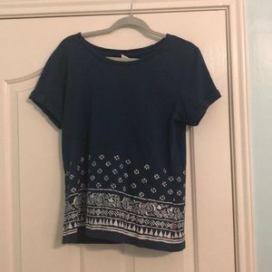 Levi’s Navy Blue and White Accent T-shirt